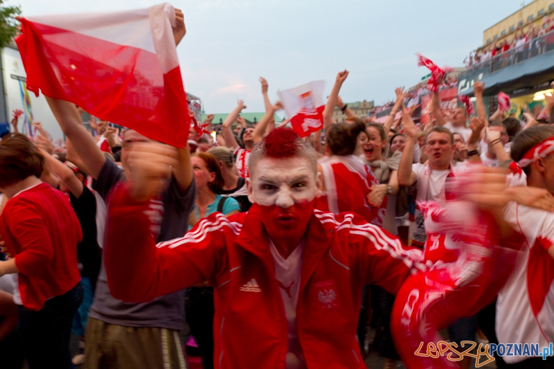 Strefa kibica Poznań - biało-czerwoni kibice podczas UEFA Euro 2012 - mecz Polska - Rosja Foto: lepszyPOZNAN.pl / Piotr Rychter