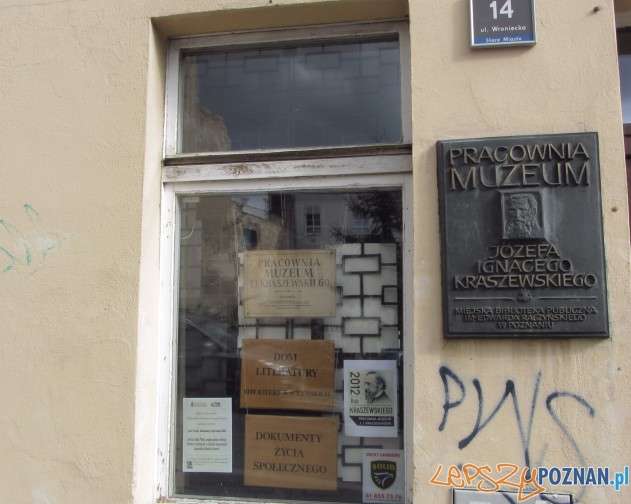 Kamienica przy ulicy Wronieckiej 14 mieści się niej pracownia muzeum Józefa Ignacego Kraszewskiego