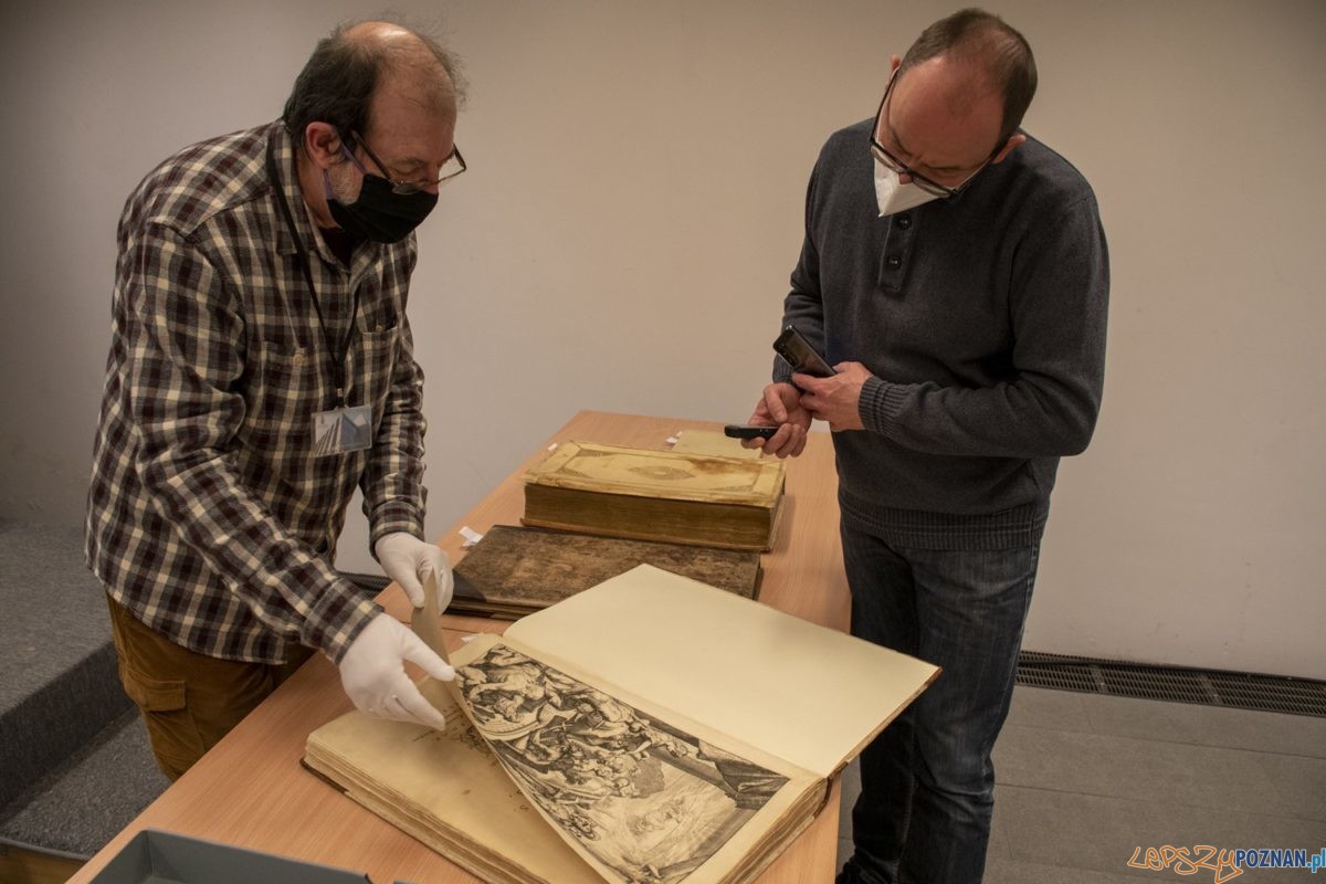 Cenne atlasy w Bibliotece Raczyńskich - konserwacja dzięki środkom Unii Europejskiej Foto: Biblioteka Raczyńskich